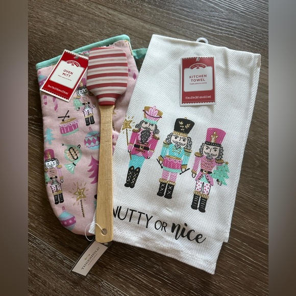 New Christmas Kitchen Bundle - Picture 1 of 7